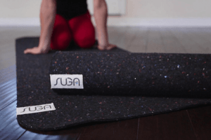 Esterillas de yoga a partir de neoprenos reciclados 1 Traje neopreno reciclado esterilla yoga