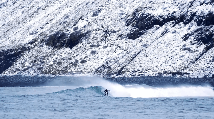 ¿Sabías que en Islandia hay buenas olas?