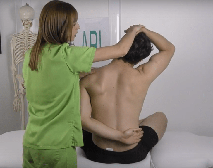 Auto- estiramientos para relajar la zona de las cervicales