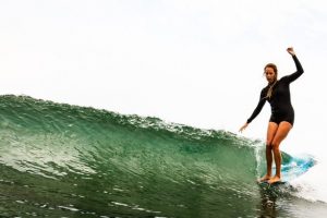 bhbsurf WeRiseTogether Eveline Surfing 2