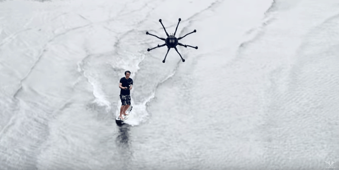 Una nueva modalidad de surf: el «dronesurfing»