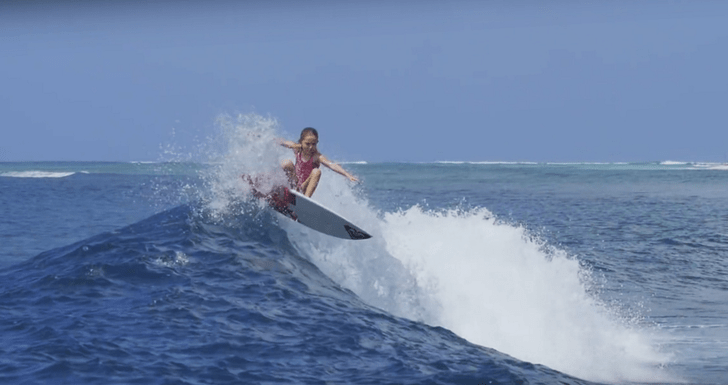 La joven surfista de 9 años, Sierra Kerr