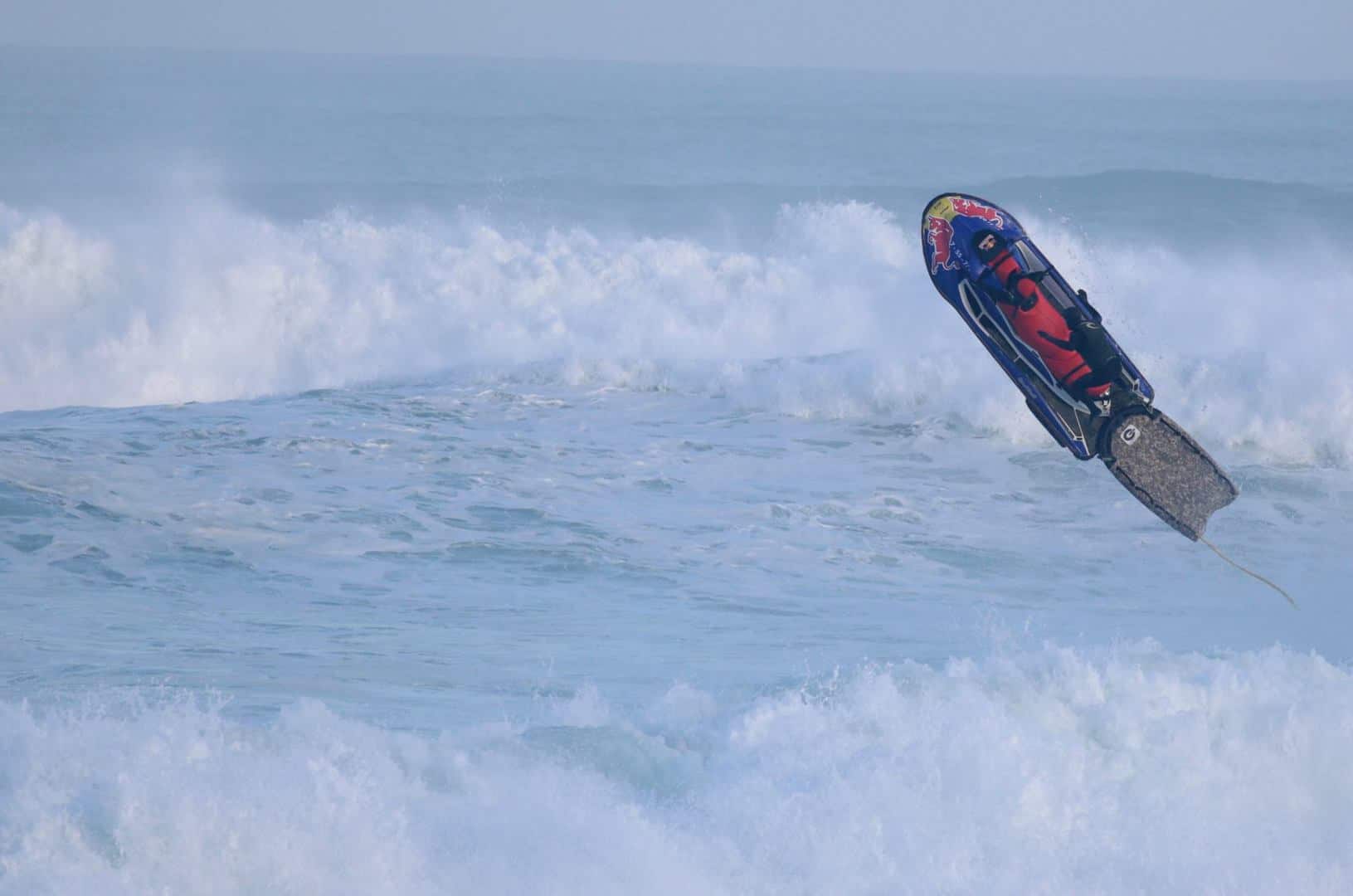 La importancia de los Jet Ski en los campeonatos de olas XXL