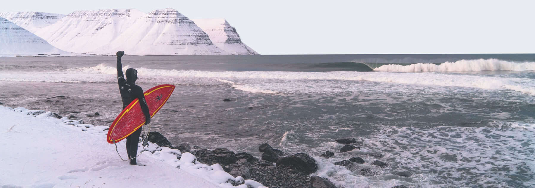 Surf en condiciones extremas en Islandia