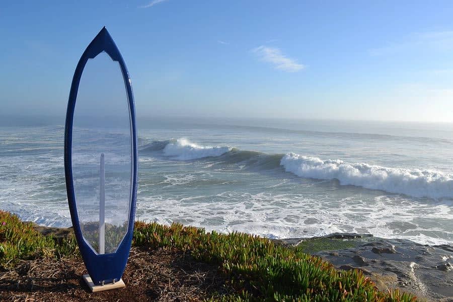 La tabla de surf transparente: Jesus Board