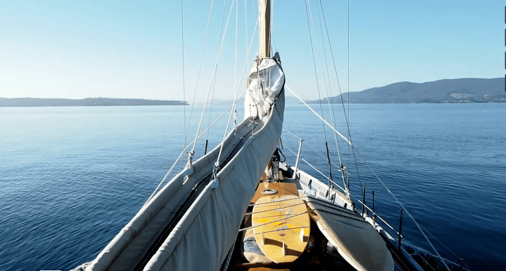 Un surftrip en velero alrededor de la Isla de Tasmania