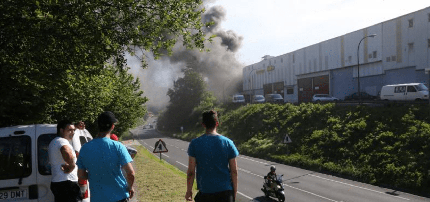 Arde la fábrica de tablas de surf Pukas en Oiartzun 2 Incendio en la fabrica de Pukas