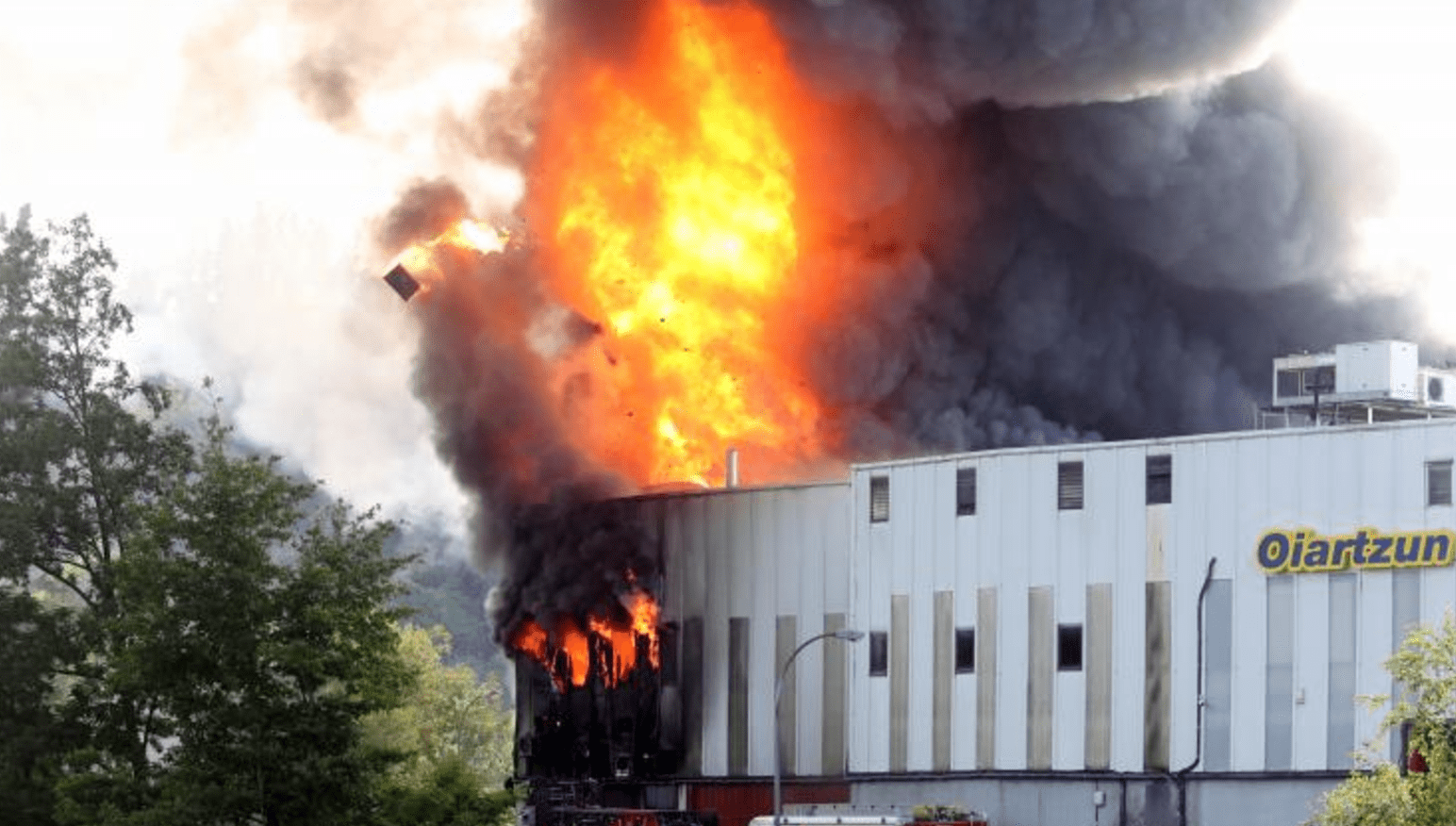 Arde la fábrica de tablas de surf Pukas en Oiartzun