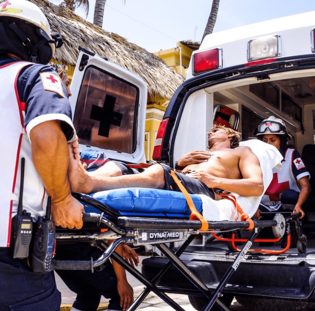 Jamie Mitchell se fractura el esternón en Puerto Escondido