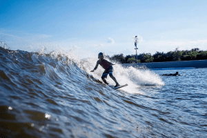 El hijo de Andy Irons en la Wavegarden de Texas