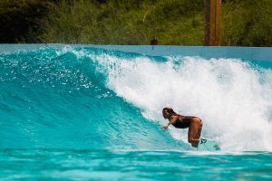 Joan Duru y Maud Le Car en la nueva Wavegarden Cove