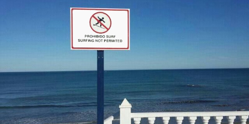 Prohibido hacer Surf en Orihuela, costa de Alicante
